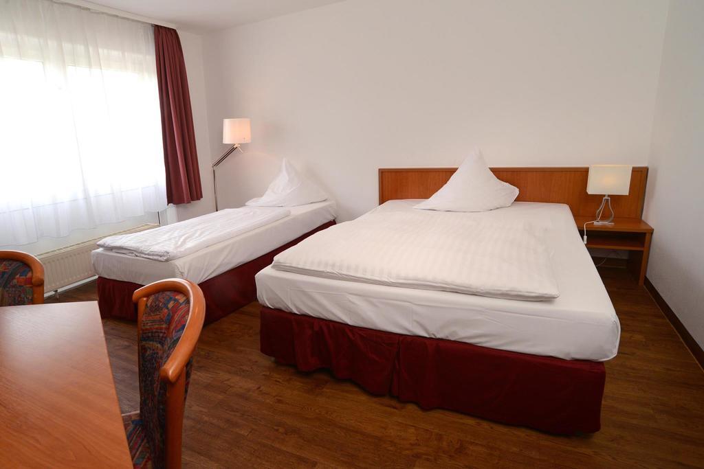 Apart Hotel Sehnde Εξωτερικό φωτογραφία