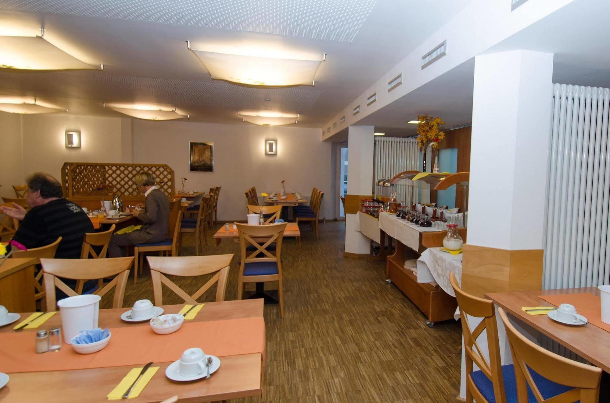 Apart Hotel Sehnde Εξωτερικό φωτογραφία
