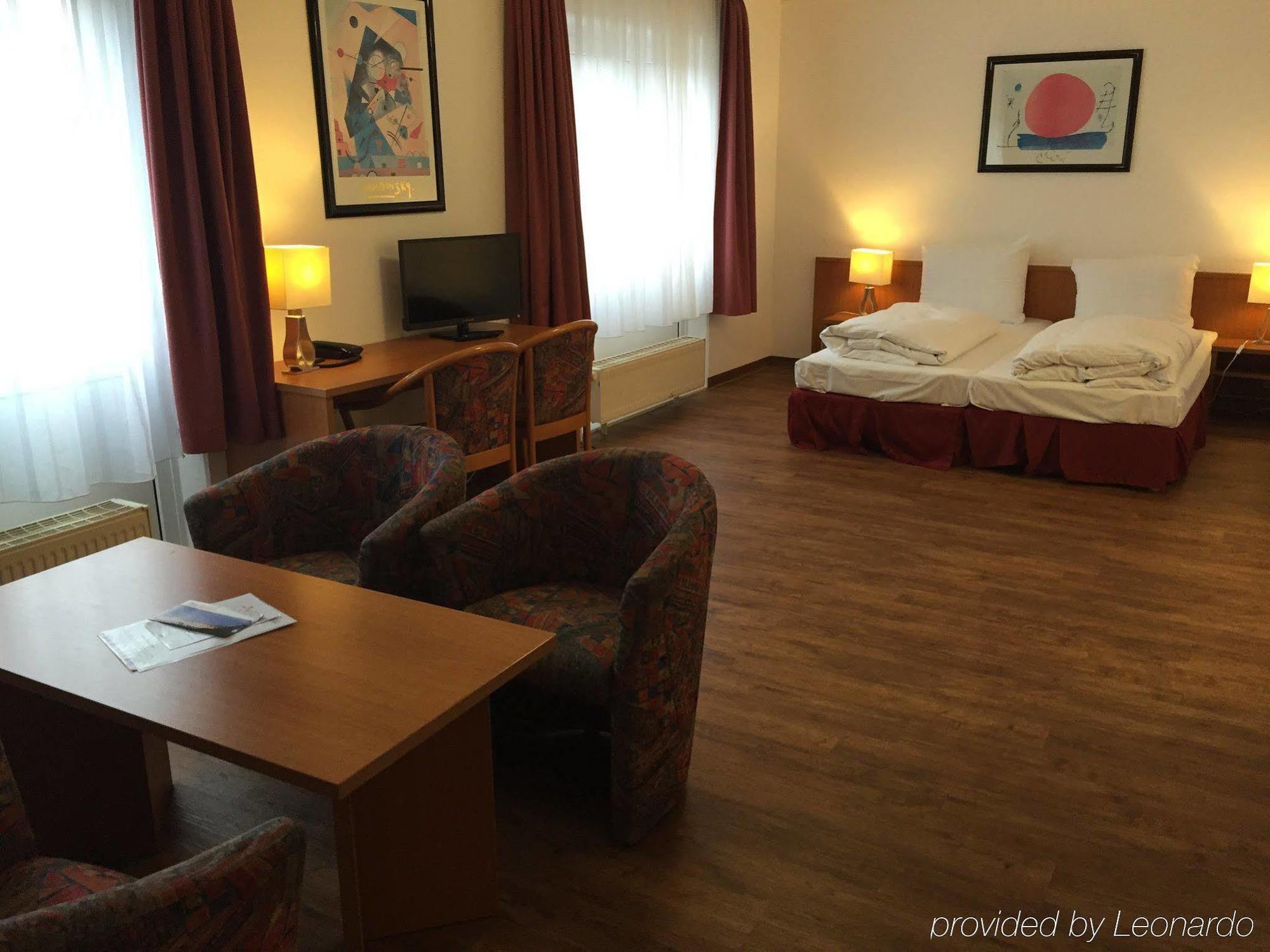 Apart Hotel Sehnde Εξωτερικό φωτογραφία